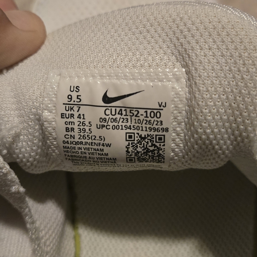 Nike Air Max Women's Athletic Shoes - White - Picture 2 of 6